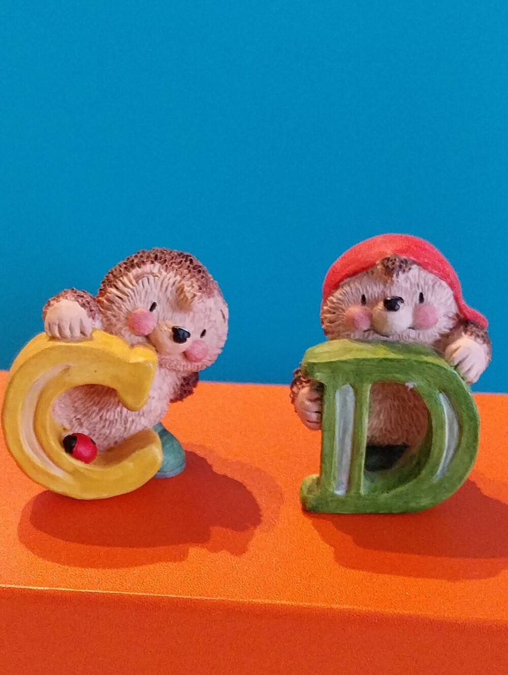 Small Hedgehog Figurine Set with Yellow C and Green D - Decorative Pets Accent